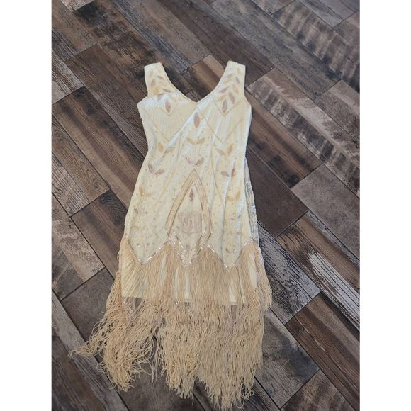 Metme Dresses & Skirts - Metme 1920 cream and gold flapper fringe dress